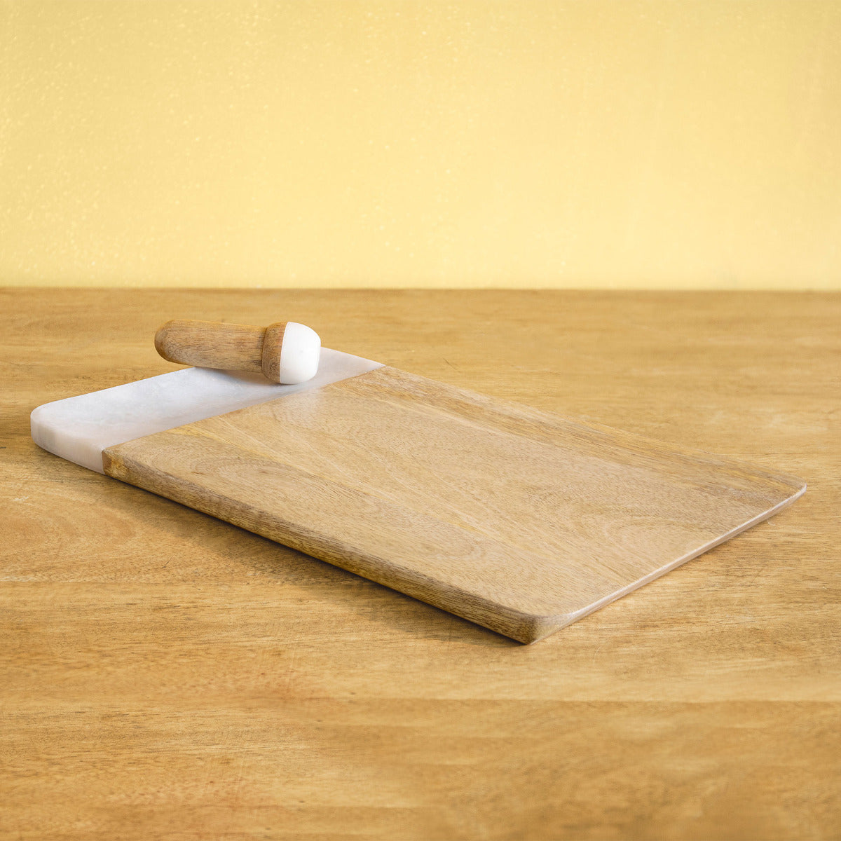 Chop & crush cutting board with pestle